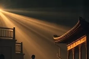 纸灯记剧照，暖黄纸灯下老人递出一封未寄出的信