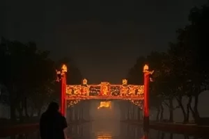 港湾信笺剧照,码头边被风吹起的信纸与远航货轮